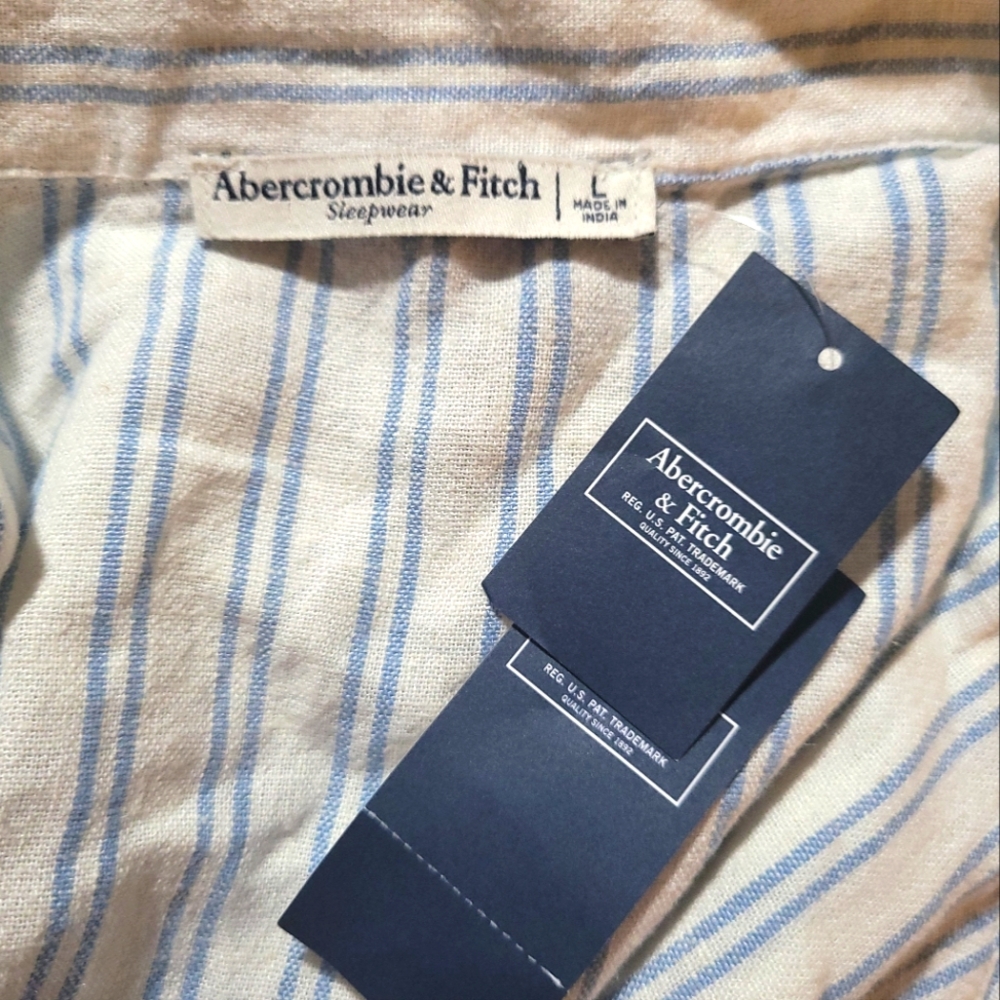 Abercrombie & Fitch Blue and White Striped Button Down Shirt - Picture 6 of 6